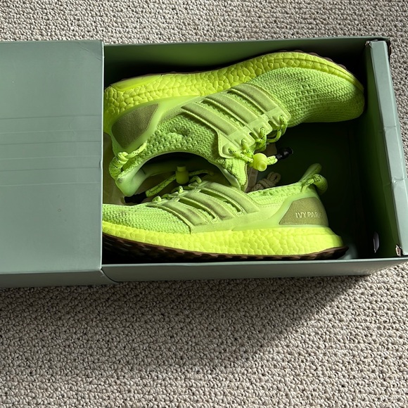Adidas Ivy Park Ultra Boost OG size 9 in box - Picture 2 of 7